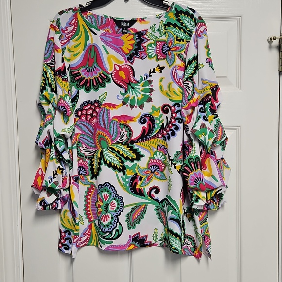 Investments Tops - Slim Factor 3/4 Tiered Sleeve Boat Neck Blouse: White/multicolor Floral: Large